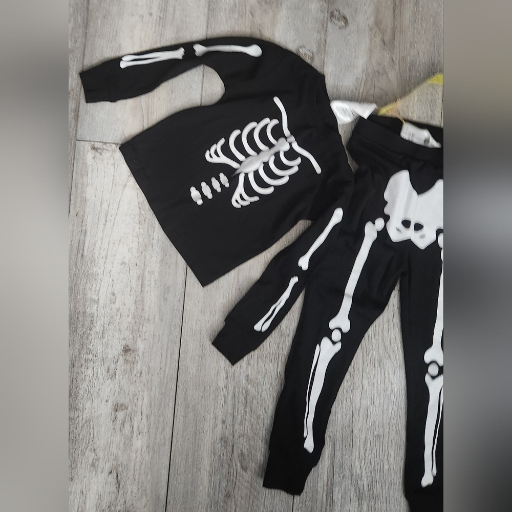Lily and Dan Kids Skeleton Pajama Set - Black and White - Picture 4 of 5